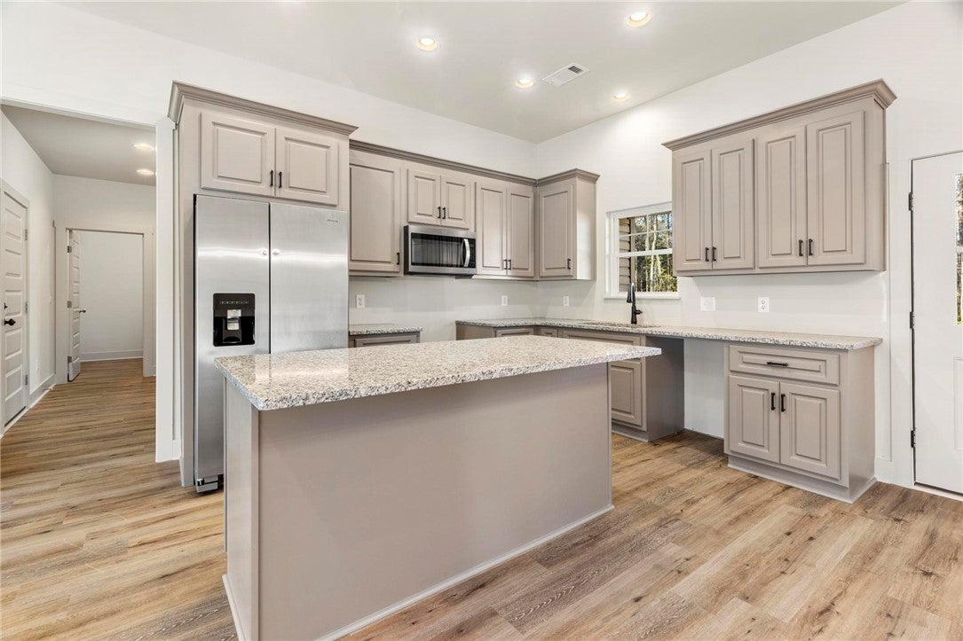 525 Rustic Street Opelika, AL 36801 - Photo 4 of 14 Gallery Image 4
