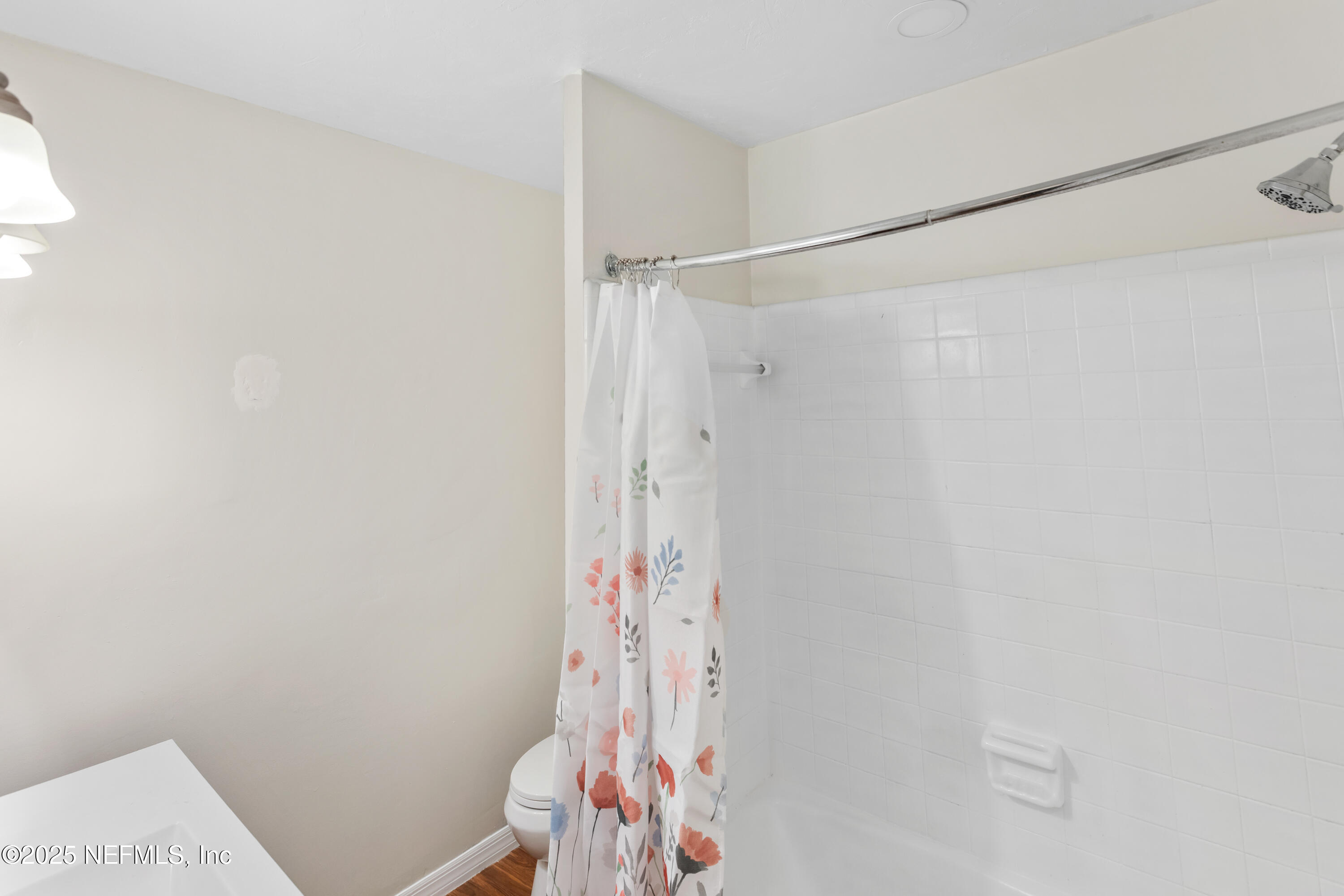 220 Southwest Grove Street Keystone Heights, FL 32656 - Photo 30 of 41 a bathroom with a shower and a shower curtain