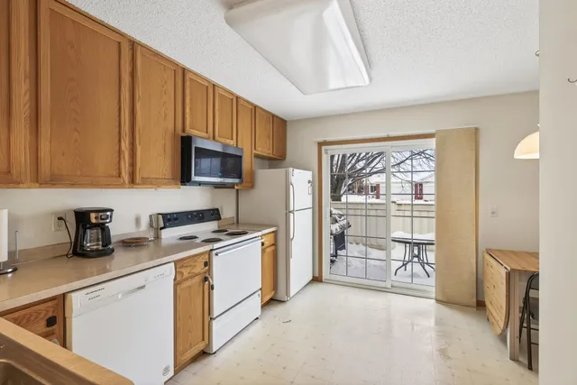 $250,000 | 15749 Fjord Avenue, Unit 141, Apple Valley, MN 55124