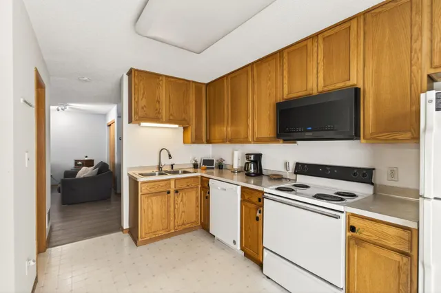 $250,000 | 15749 Fjord Avenue, Unit 141, Apple Valley, MN 55124