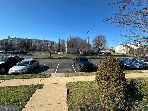 $2,300 | 13 Michele Court, Unit 118, Levittown, PA 19057