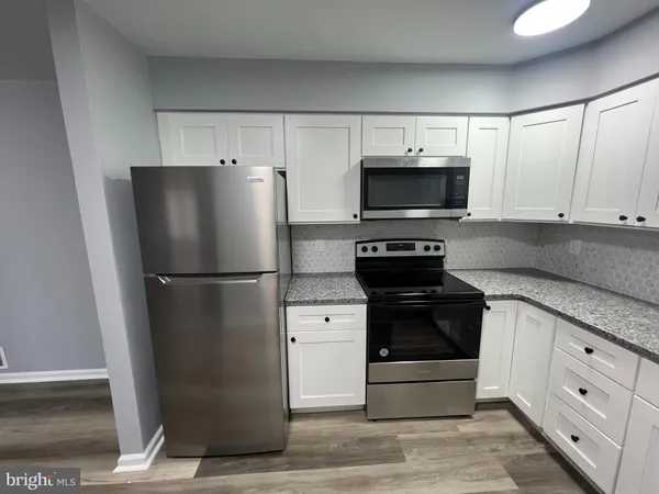 $2,300 | 13 Michele Court, Unit 118, Levittown, PA 19057