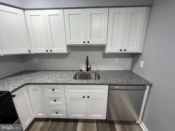 $2,300 | 13 Michele Court, Unit 118, Levittown, PA 19057