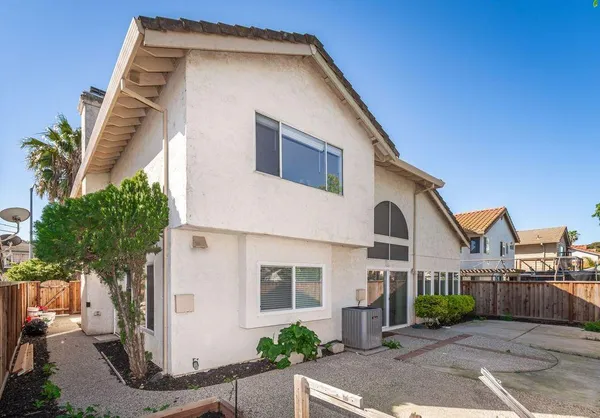 a view of a house with a backyard