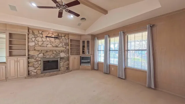 a view of a big room with closet and windows