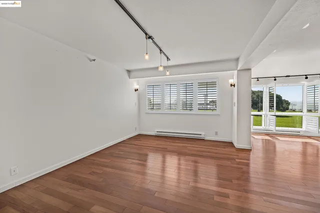 a close up view of a washer and dryer