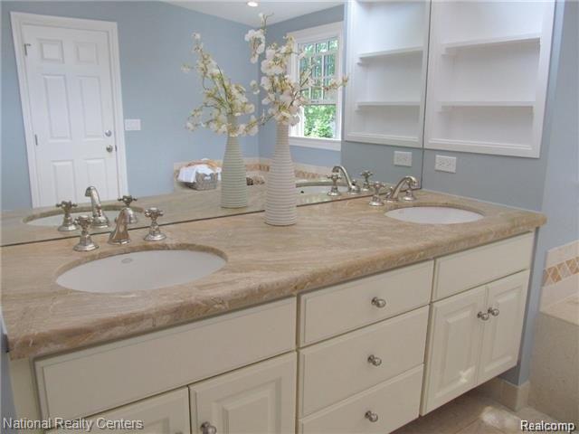 610 Rivard Boulevard Grosse Pointe, MI 48230 - Photo 16 of 29 Master Bath_5.jpg