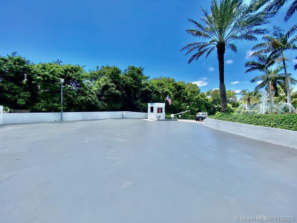 2101 Brickell Avenue, Unit 2002 Miami, FL 33129 - Photo 24 of 26 a view of a terrace with a garden