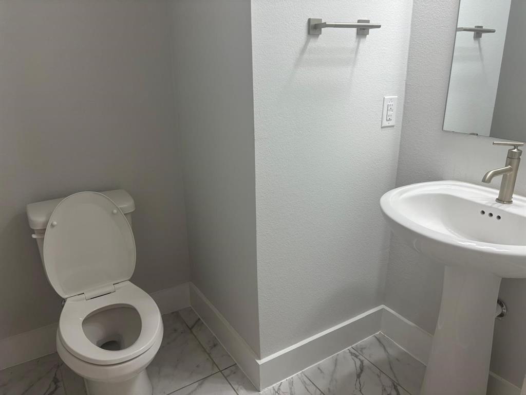 825 West Mayfield Road, Unit 224 Arlington, TX 76015 - Photo 9 of 25 a bathroom with a toilet and a sink