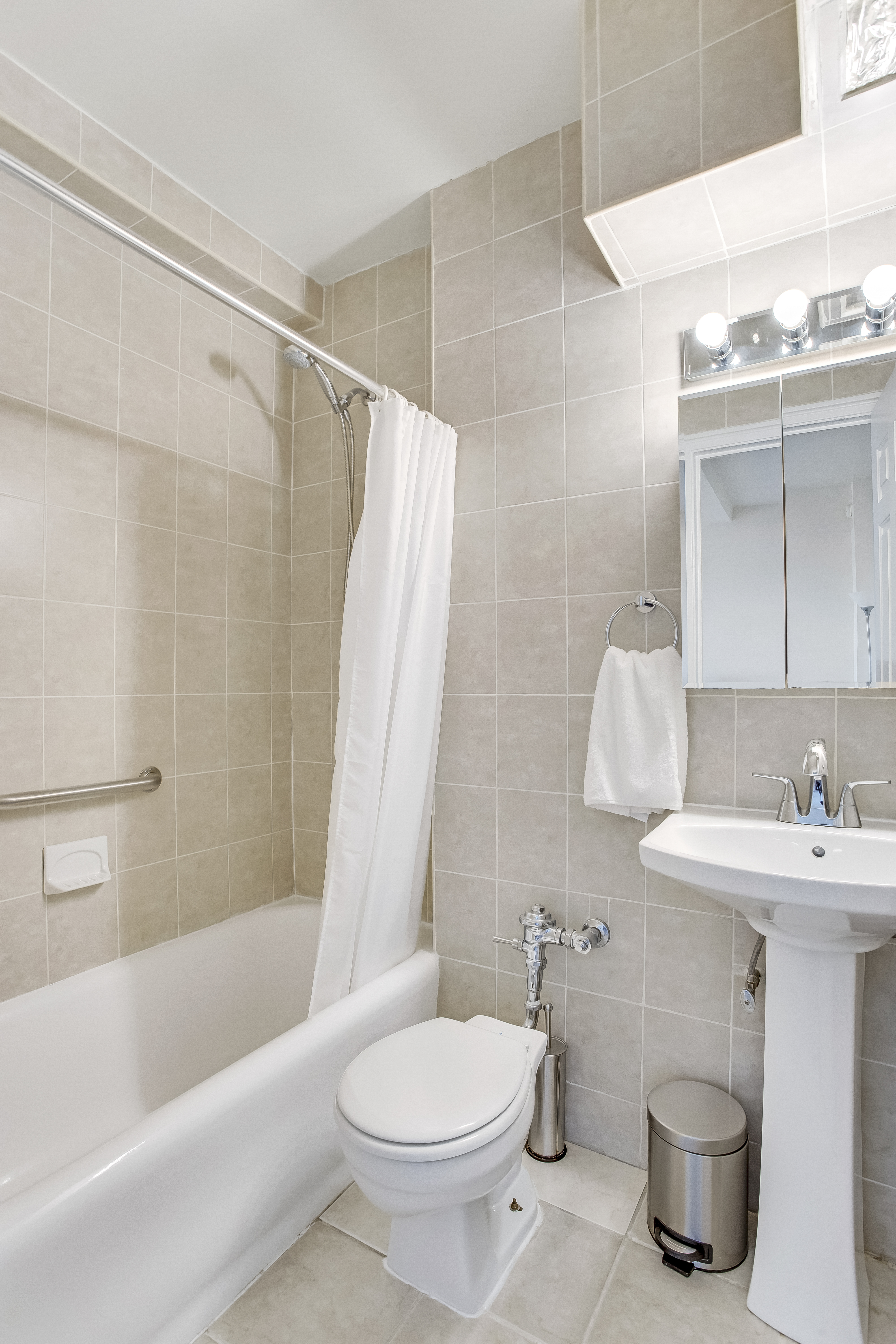 225 Central Park West, Unit 1409 Manhattan, NY 10024 - Photo 9 of 11