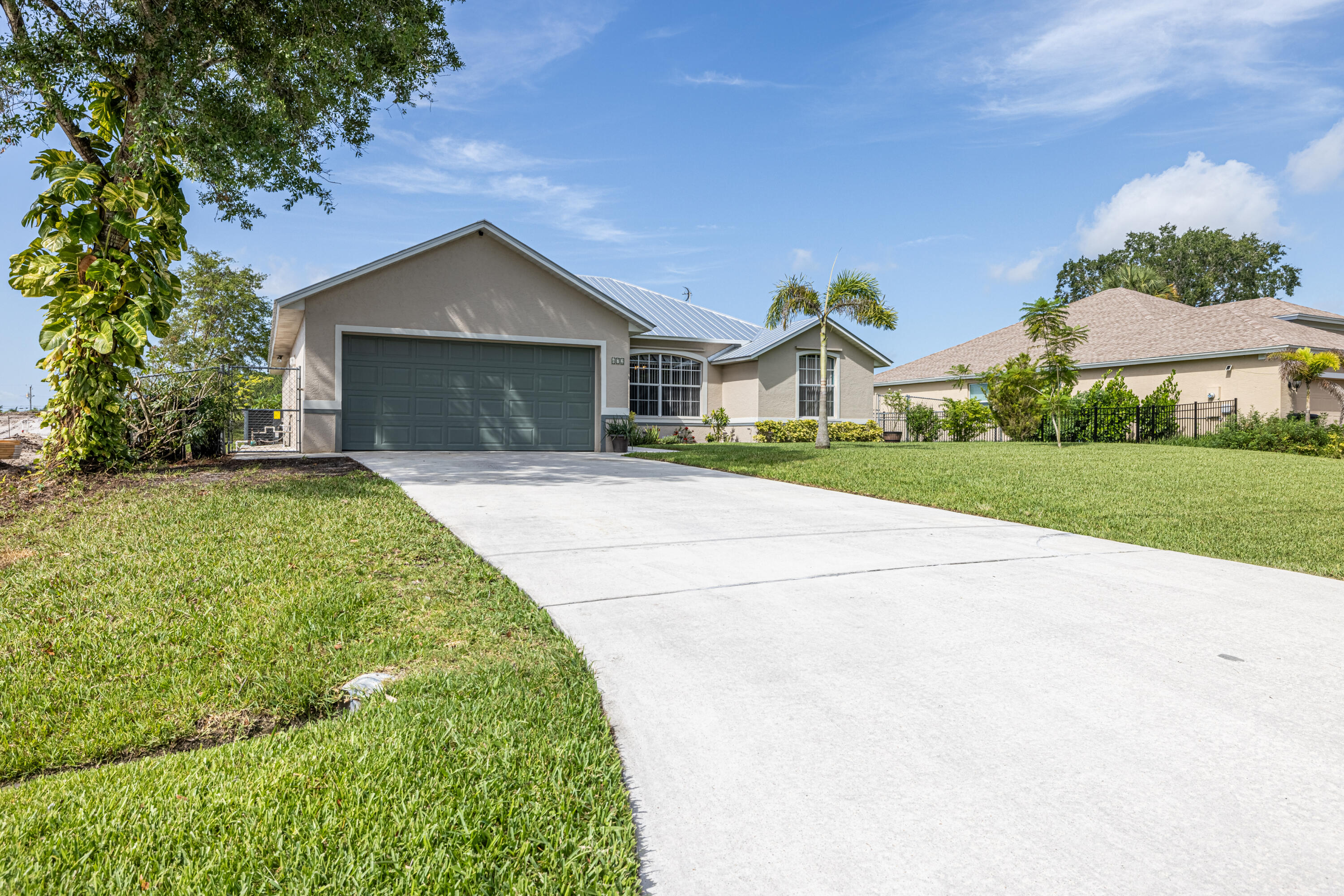 672 Southwest Aster Road Port St. Lucie, FL 34953 - Photo 7 of 43 Front