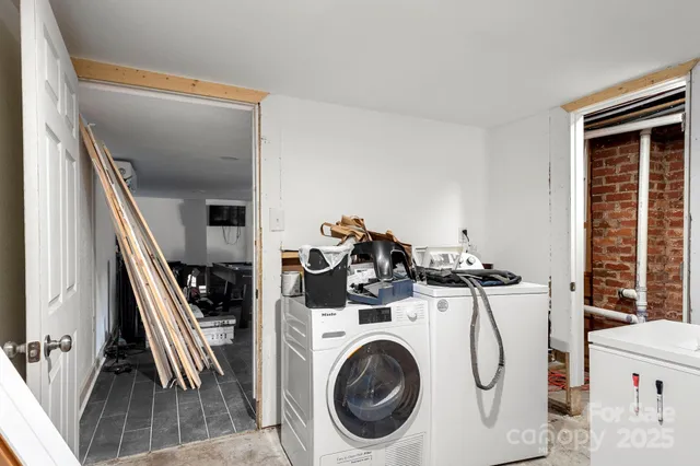 a view of a storage & utility room with washer and dryer