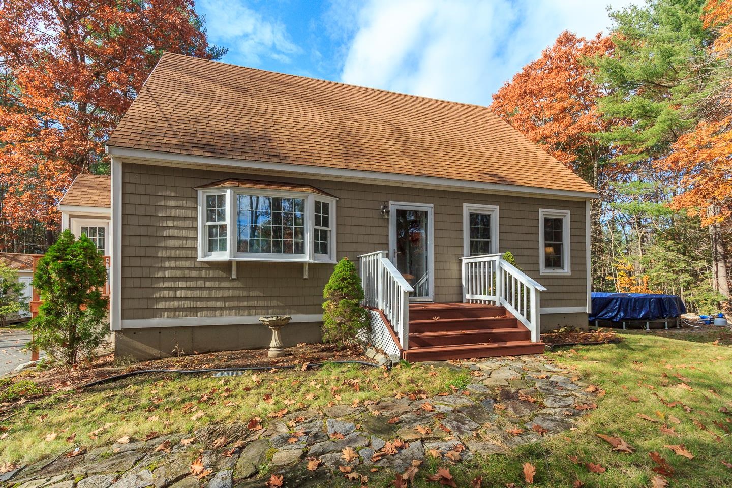 7 Blake Road Raymond, NH 03077 - Photo 3 of 40