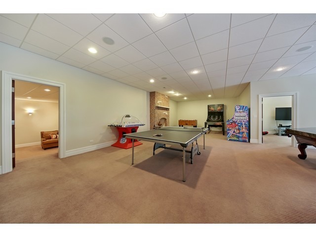 Undisclosed Address Hinsdale, IL 60521 - Photo 20 of 30 a living room with furniture and a flat screen tv