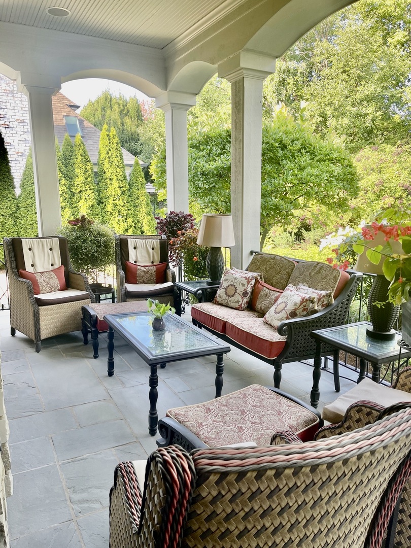 Undisclosed Address Hinsdale, IL 60521 - Photo 25 of 30 a living room with furniture and a large window