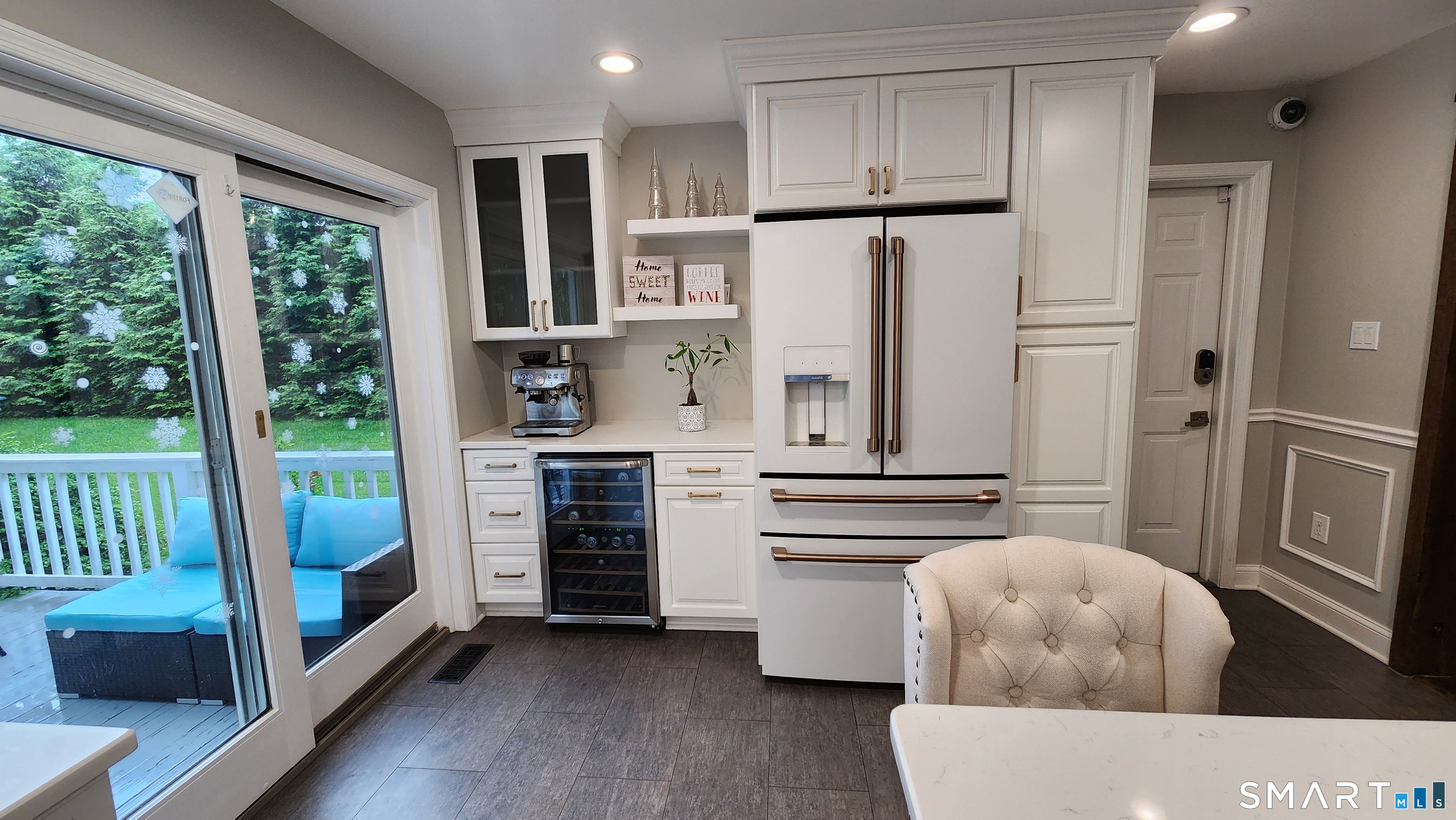 179 West Rocks Road Norwalk, CT 06851 - Photo 15 of 40 Kitchen Beverage Station