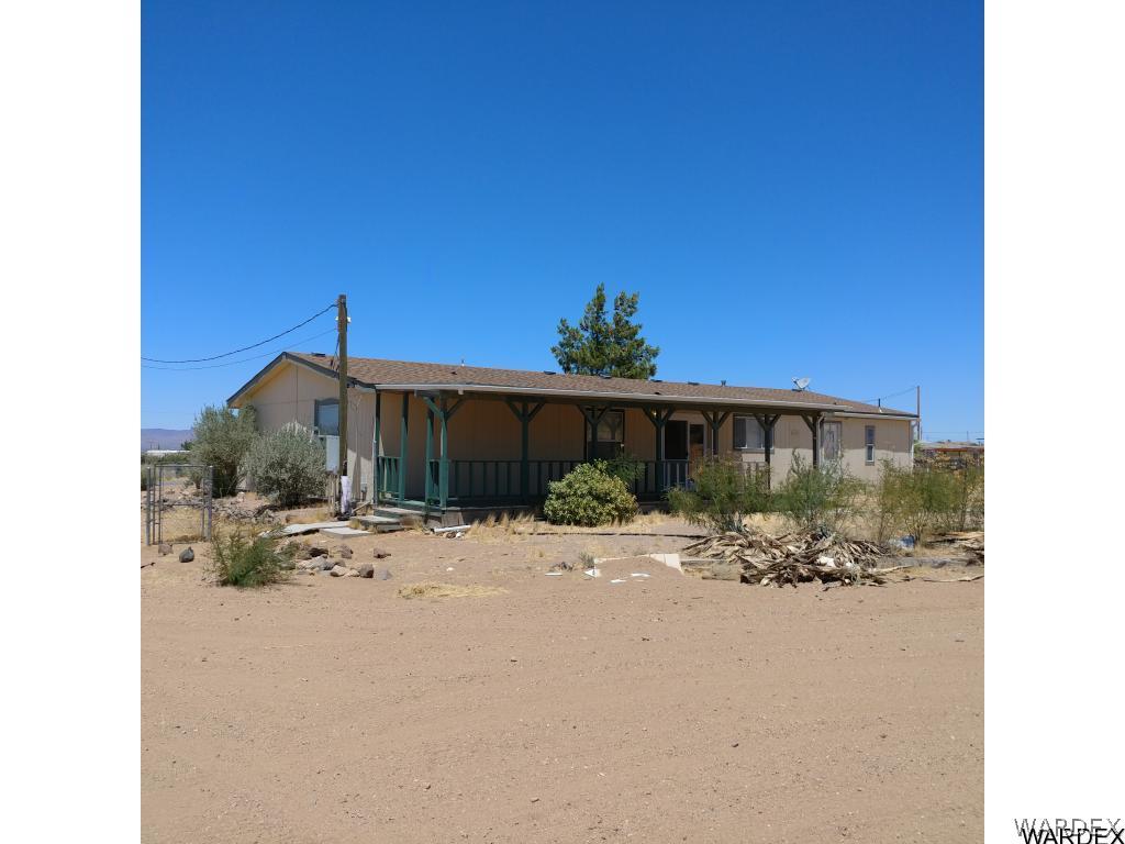 586 Bacobi Road Golden Valley, AZ 86413 - Photo 7 of 36 a view of a house with a yard