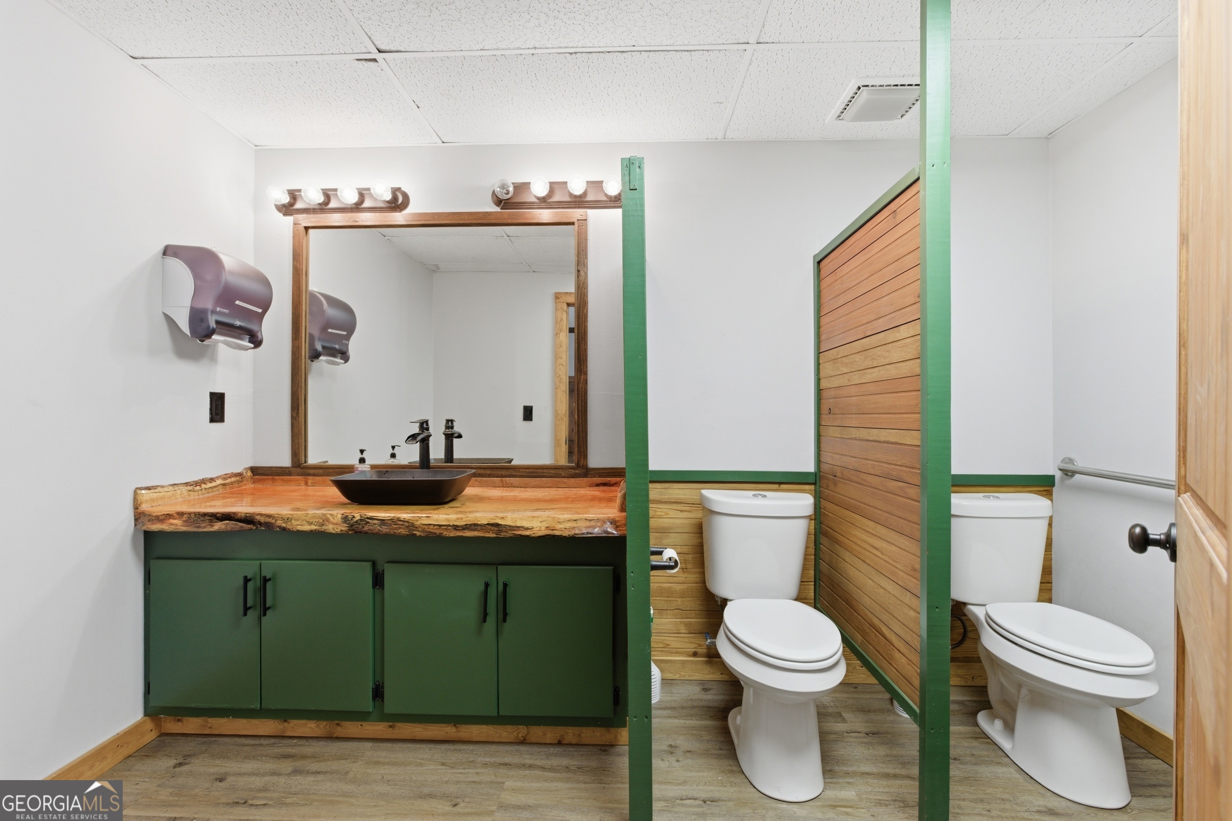 4960 Laurel Lodge Road, Unit 40 Clarkesville, GA 30523 - Photo 32 of 33 a bathroom with a toilet sink and mirror