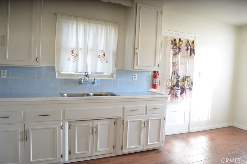 4139 St George Place Riverside, CA 92504 - Photo 10 of 42 Different angle of the kitchen