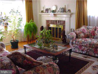 36 Red Oak Road Oreland, PA 19075 - Photo 2 of 3 Gallery Image 2
