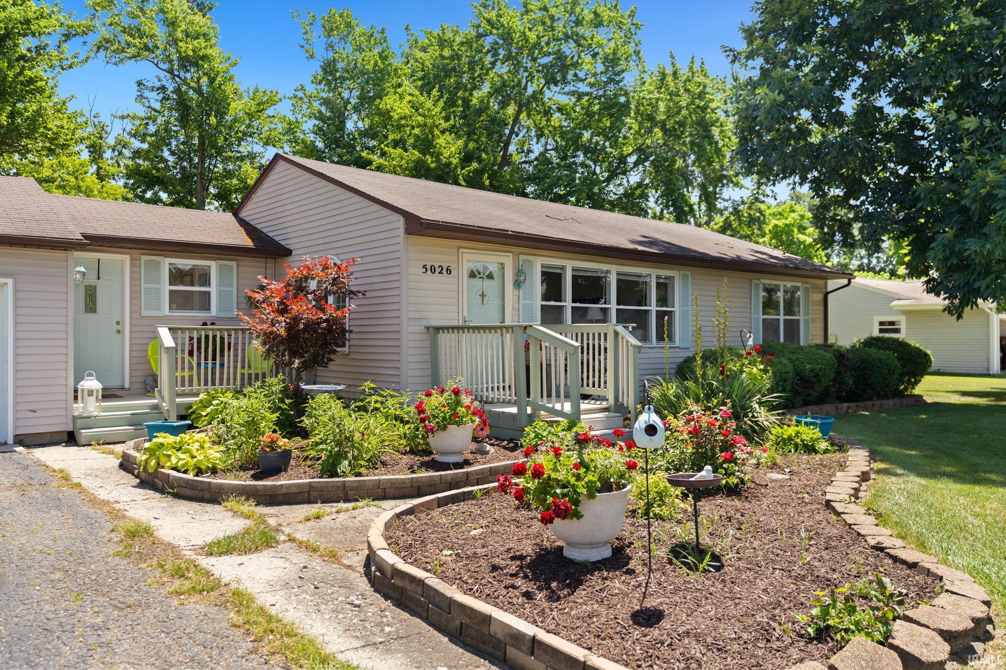 5026 Wheelock Road Fort Wayne, IN 46835 - Photo 2 of 42