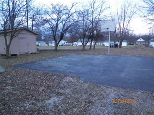 808 South Whitney Road Muncie, IN 47302 - Photo 3 of 11