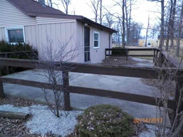 808 South Whitney Road Muncie, IN 47302 - Photo 4 of 11