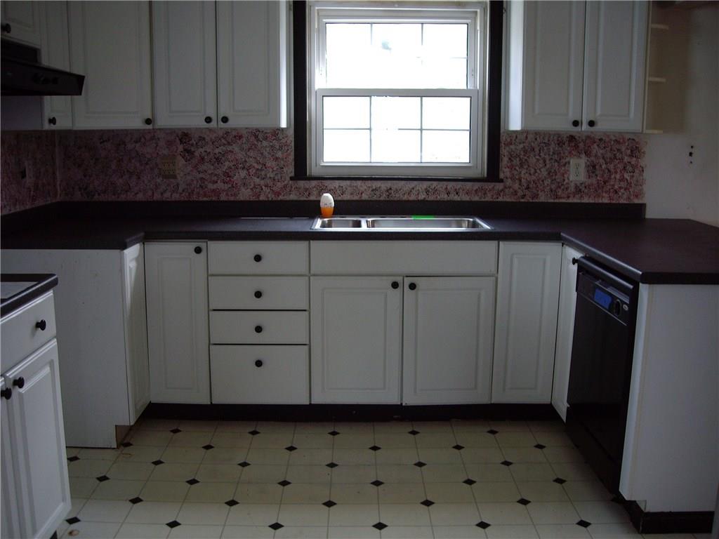 475 Country Club Road Washington, PA 15301 - Photo 4 of 14 Gallery Image 4