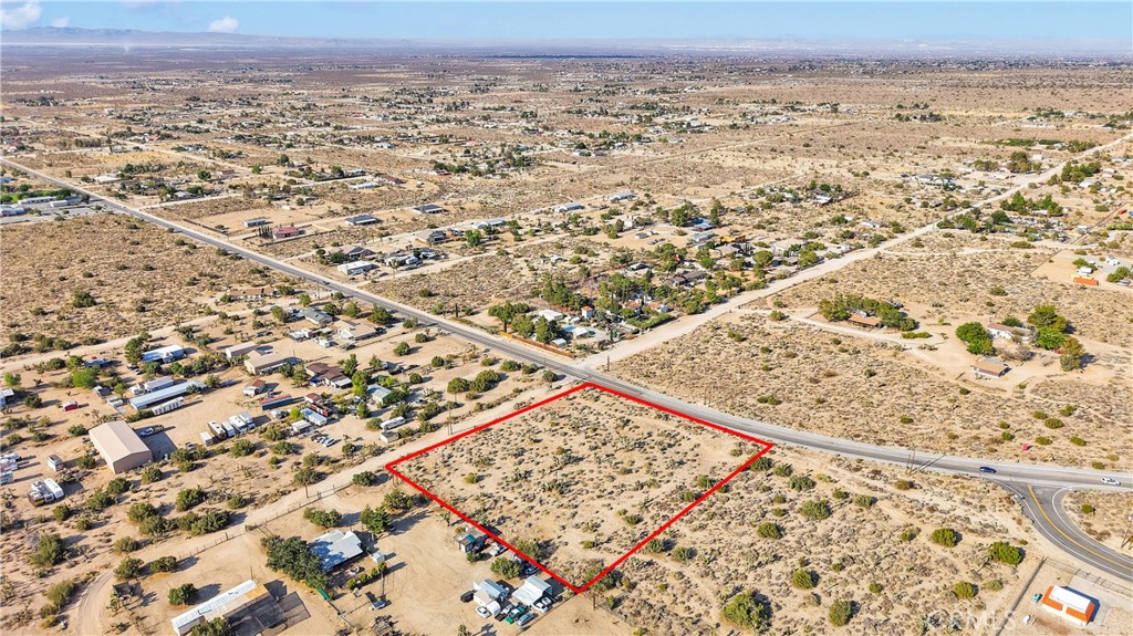 875 Locust Road Pinon Hills, CA 92372 - Photo 4 of 10