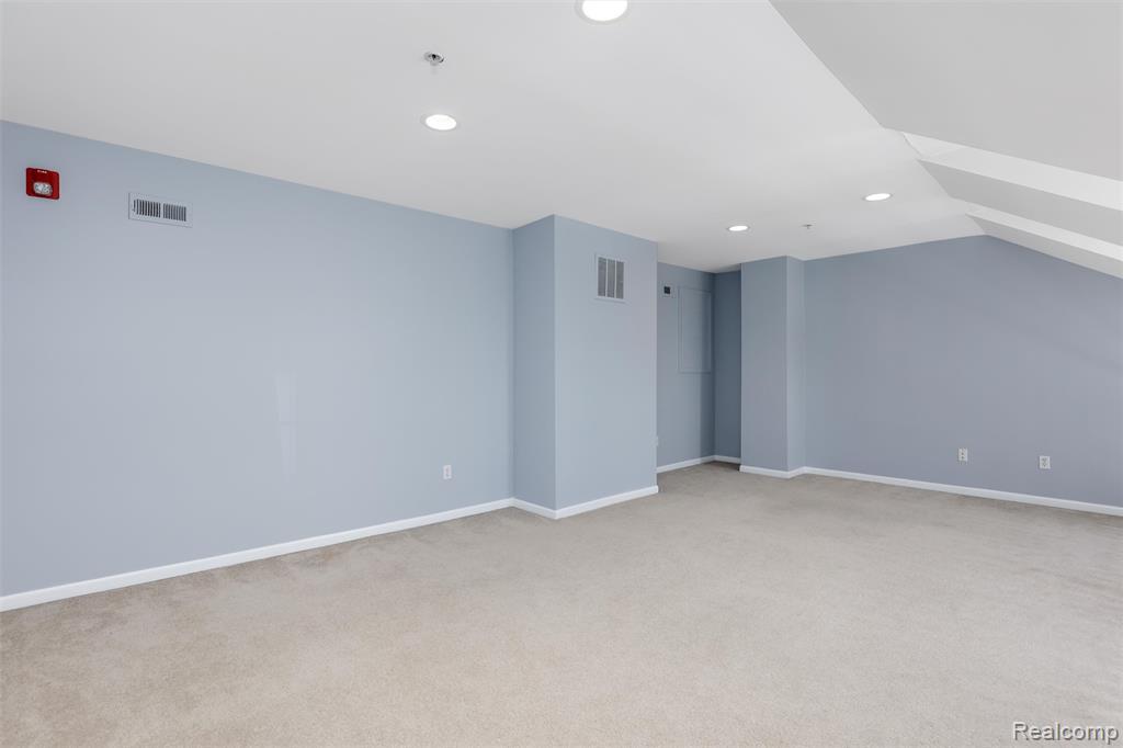 1111 Beaver Run Troy, MI 48083 - Photo 16 of 20