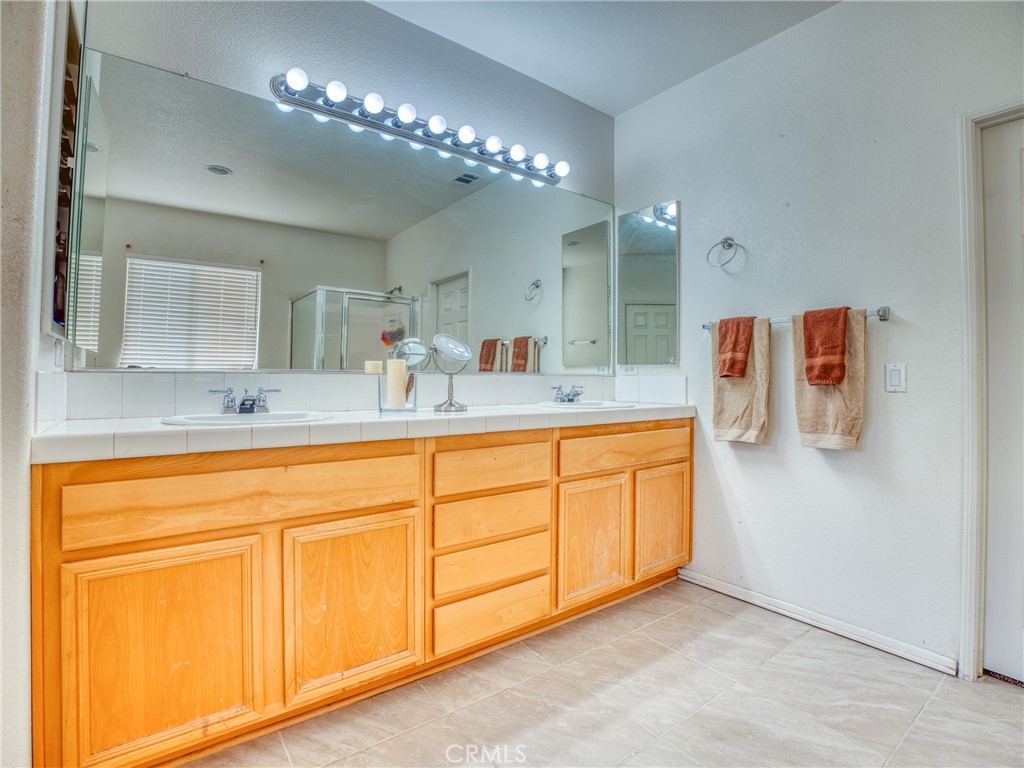39233 Chantilly Lane Palmdale, CA 93551 - Photo 18 of 31 a bathroom with a double vanity sink mirror and