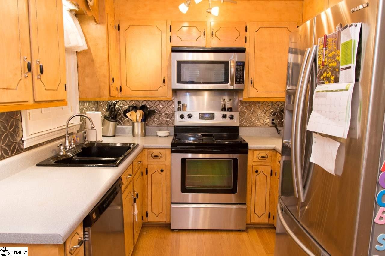 207 Springvale Drive Mauldin, SC 29662 - Photo 8 of 20 Gallery Image 8