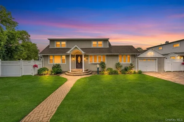 $859,000 | 2 Briggs Street, Hicksville, NY 11801