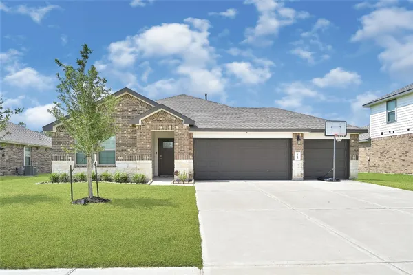 $2,500 | 225 Big Spg Drive, Anahuac, TX 77514