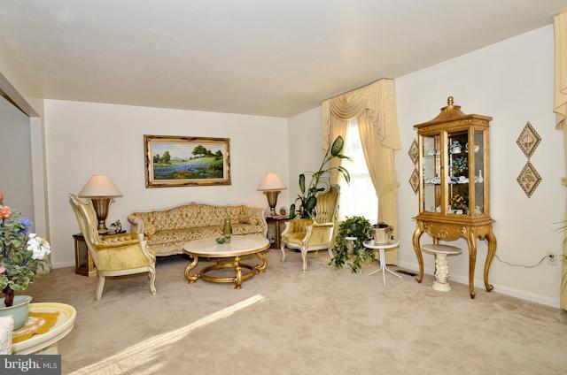 7003 Sontag Way Springfield, VA 22153 - Photo 14 of 30 Living Room