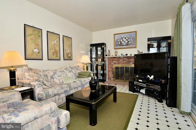 7003 Sontag Way Springfield, VA 22153 - Photo 15 of 30 Family Room
