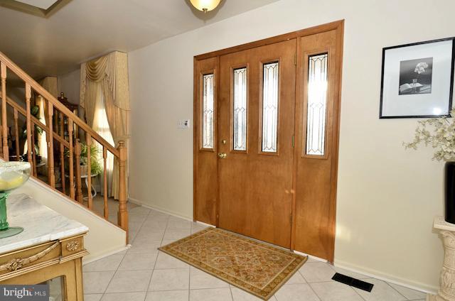 7003 Sontag Way Springfield, VA 22153 - Photo 19 of 30 Foyer