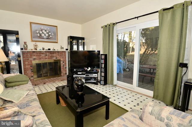 7003 Sontag Way Springfield, VA 22153 - Photo 20 of 30 Family Room