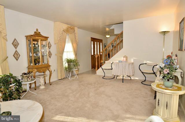 7003 Sontag Way Springfield, VA 22153 - Photo 21 of 30 Living Room