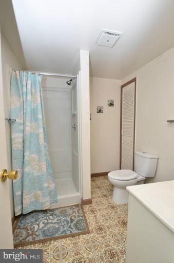 7003 Sontag Way Springfield, VA 22153 - Photo 23 of 30 Bath
