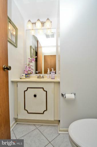 7003 Sontag Way Springfield, VA 22153 - Photo 25 of 30 Bath