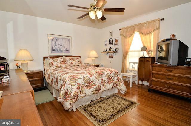 7003 Sontag Way Springfield, VA 22153 - Photo 10 of 30 Bedroom (Master)