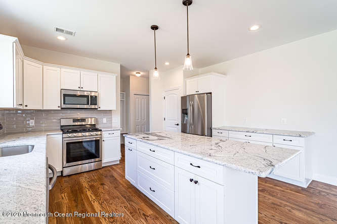 159 Commodore Road Manahawkin, NJ 08050 - Photo 17 of 39 109 Leeward Rd Stafford-small-020-032-10