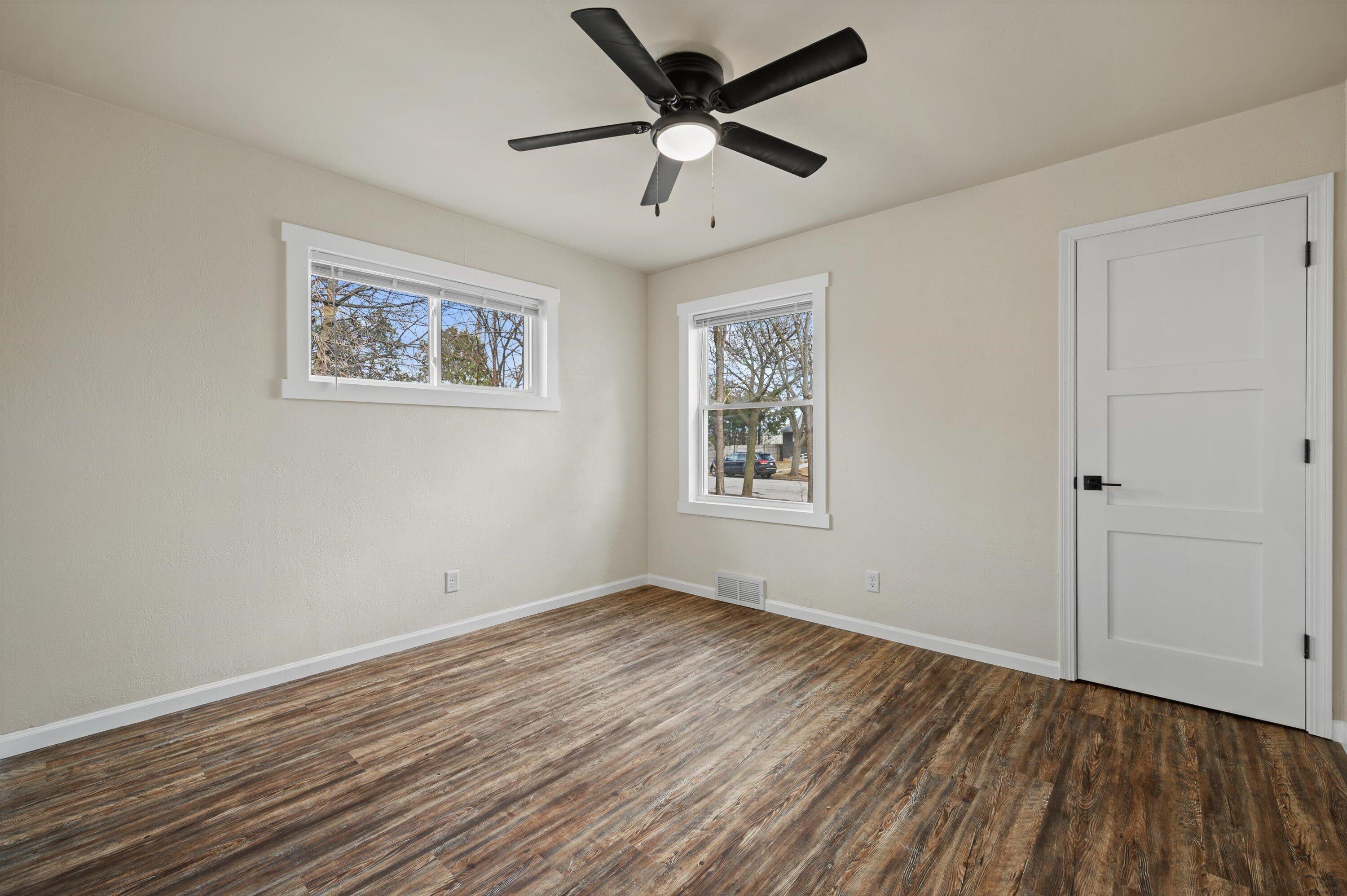 5375 North 64th Street Milwaukee, WI 53218 - Photo 11 of 23 15-Z62_5726