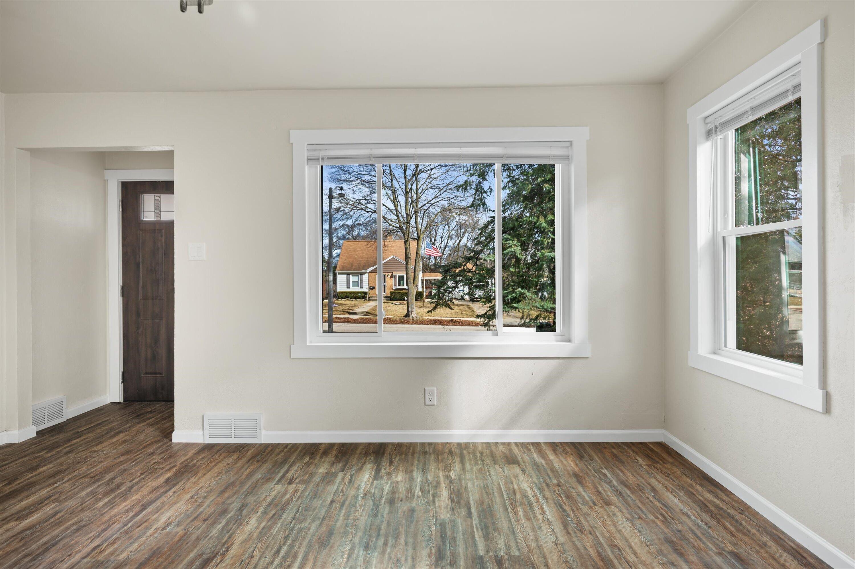 5375 North 64th Street Milwaukee, WI 53218 - Photo 19 of 23 24-Z62_5802