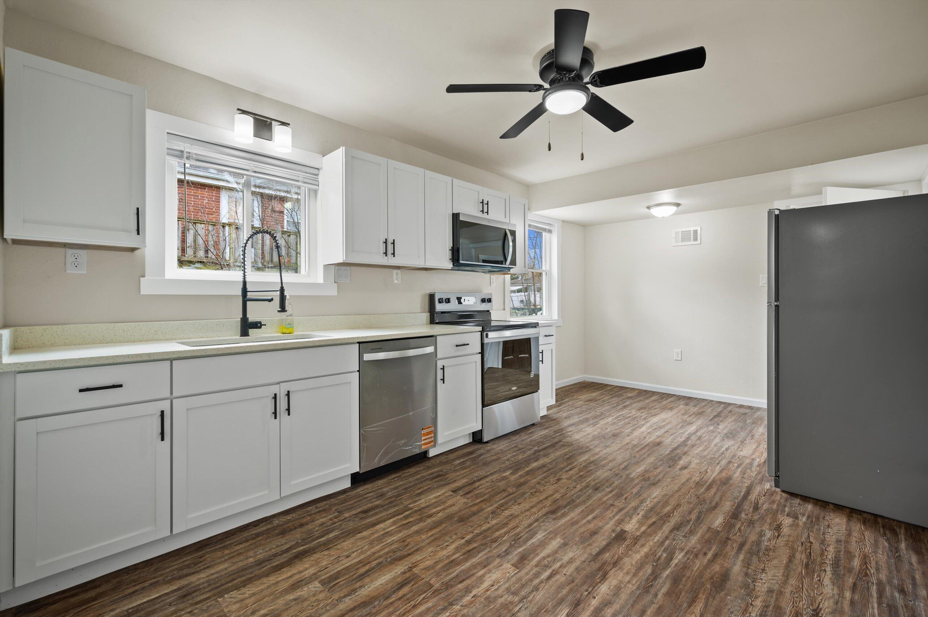 5375 North 64th Street Milwaukee, WI 53218 - Photo 6 of 23 11-Z62_5700