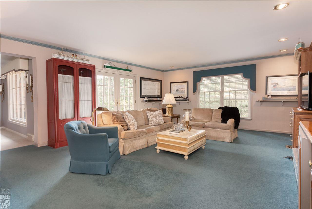 79 Hawthorne Road Grosse Pointe Shores, MI 48236 - Photo 9 of 27