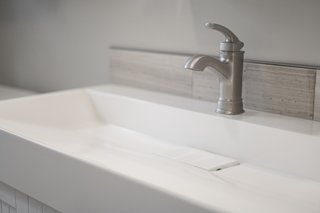 21 Little Nahant Road Nahant, MA 01908 - Photo 19 of 35 a close view of a bathtub in bathroom