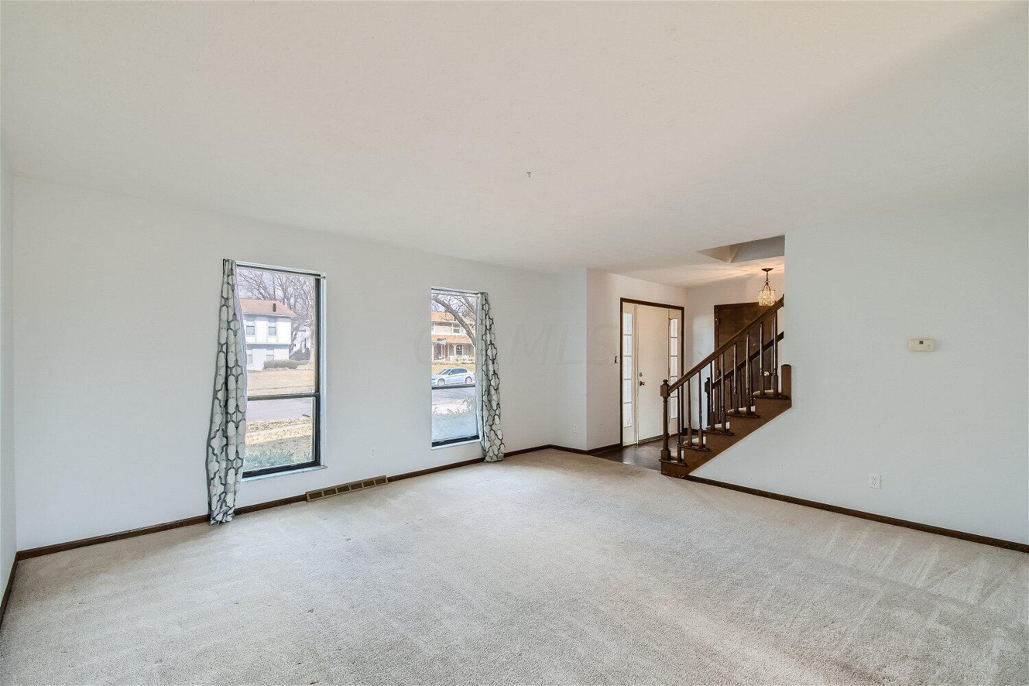 817 Riva Ridge Boulevard Columbus, OH 43230 - Photo 5 of 28 817 Riva Ridge Blvd - Web Quality - 004