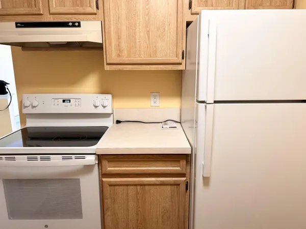 $97,500 | 22039 East 11 Mile Road, Unit 20, St. Clair Shores, MI 48081
